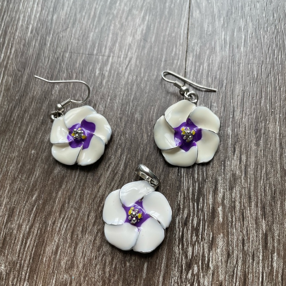 Vintage flower earrings and pendant - Picture 1 of 4